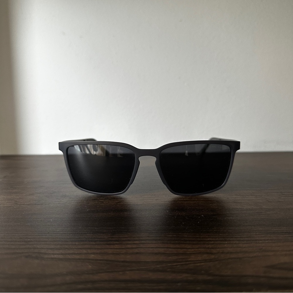 Kenneth Cole New York Black Aviator Sunglasses Sleek Design